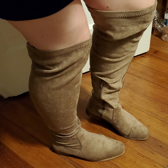 Knee high boots - Picture 7 of 8